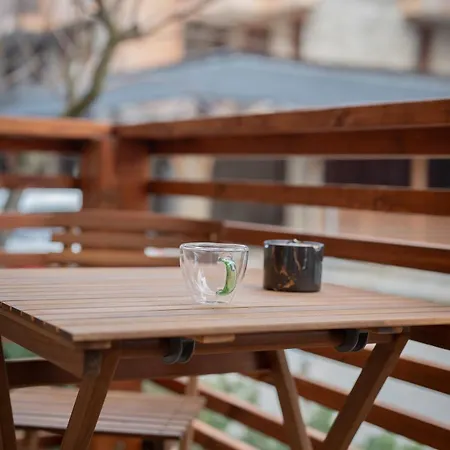 Host2u Authentic - Free Parking *