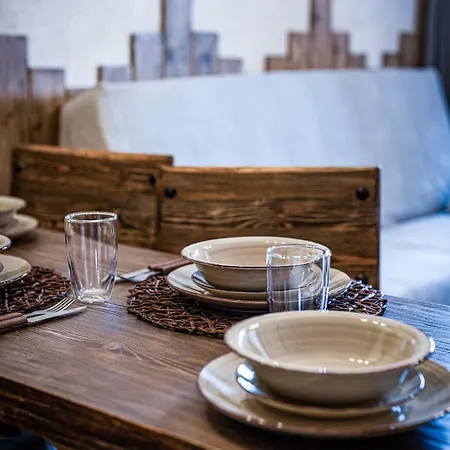 Апартаменты Host2u Authentic - Free Parking *