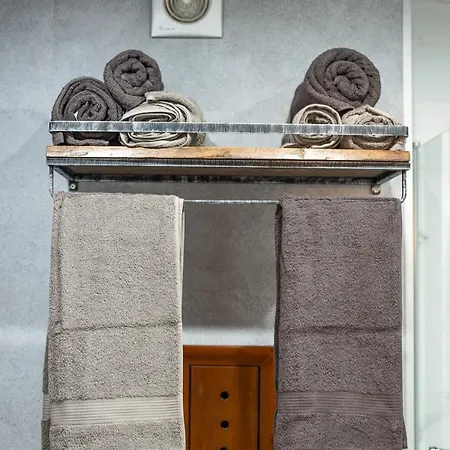 Апартаменты Host2u Authentic - Free Parking