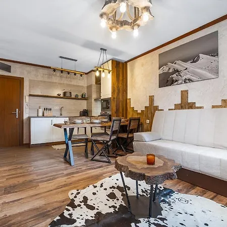 Апартаменты Host2u Authentic - Free Parking *