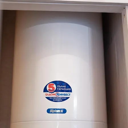 Host2u Authentic - Free Parking