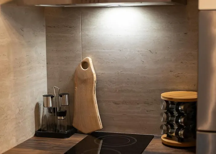 Host2u Authentic - Free Parking